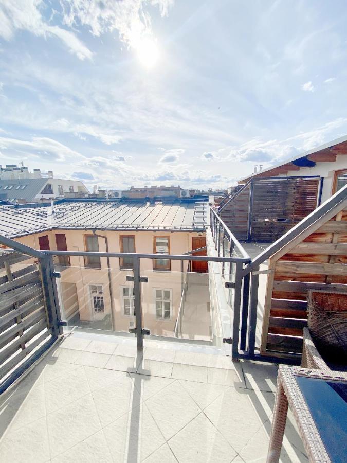 Loft With Rooftop And Free Parking In Garage Budapest Exterior foto